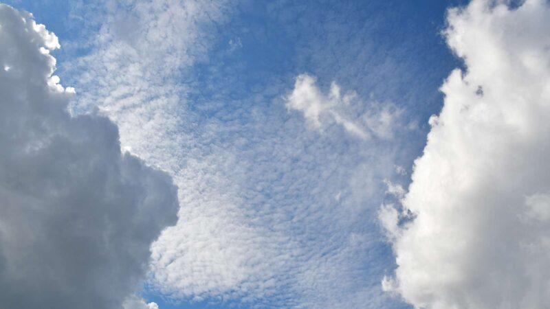 verschiedene Wolkenschichten