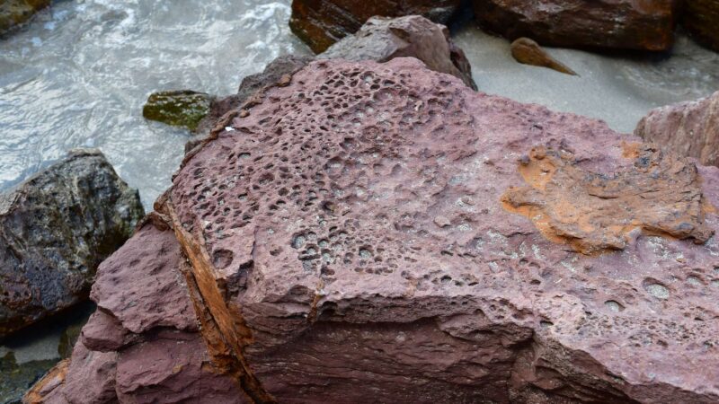 Steine an der Bucht Lunga