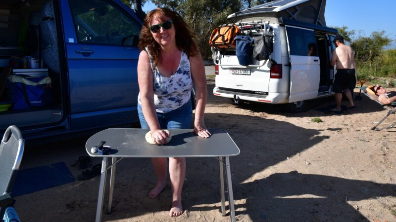 Brot backen am Strand