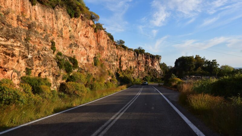 On the road am Abend