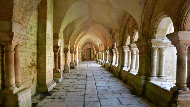 L’Abbaye Fontenay Kreuzgang