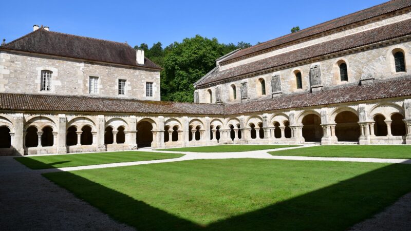 L’Abbaye Fontenay Kreuzgang