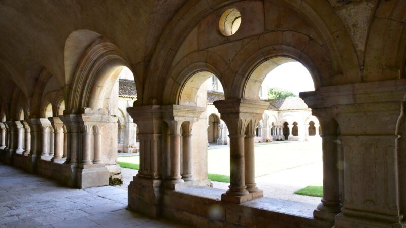 L’Abbaye Fontenay Kreuzgang