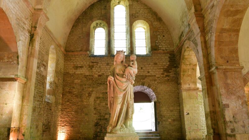 L’Abbaye Fontenay Marienstatue