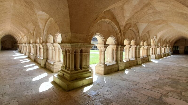 L’Abbaye Fontenay Kreuzgang