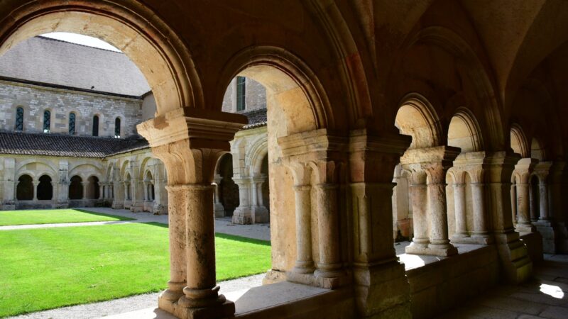 L’Abbaye Fontenay Kkreuzgang